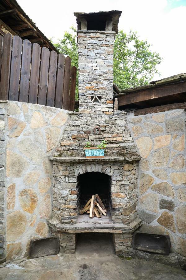 Hotel Тодорината Къща Leshten Exterior foto