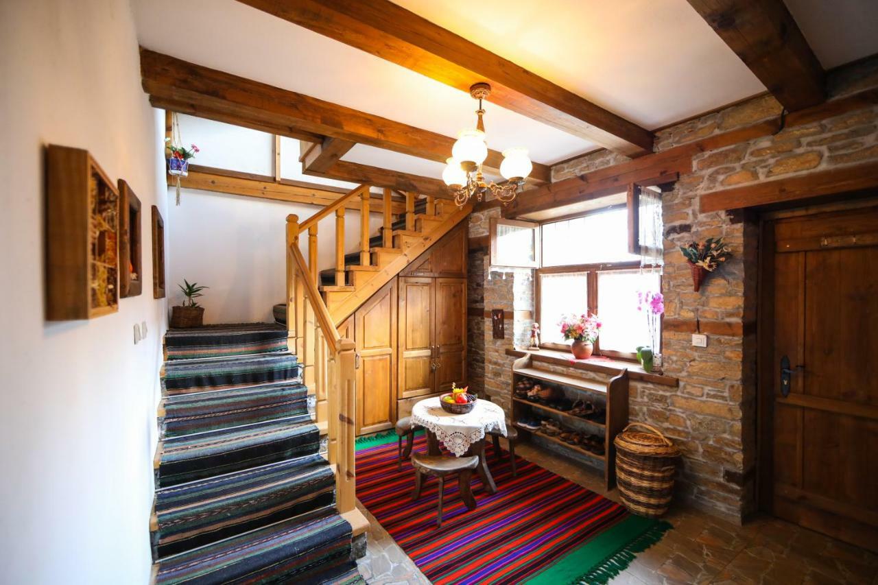 Hotel Тодорината Къща Leshten Exterior foto