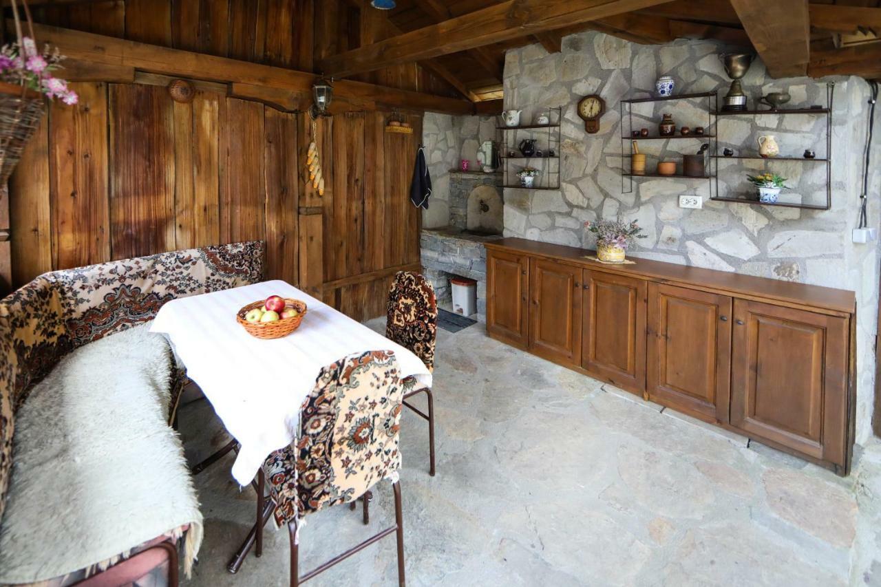 Hotel Тодорината Къща Leshten Exterior foto
