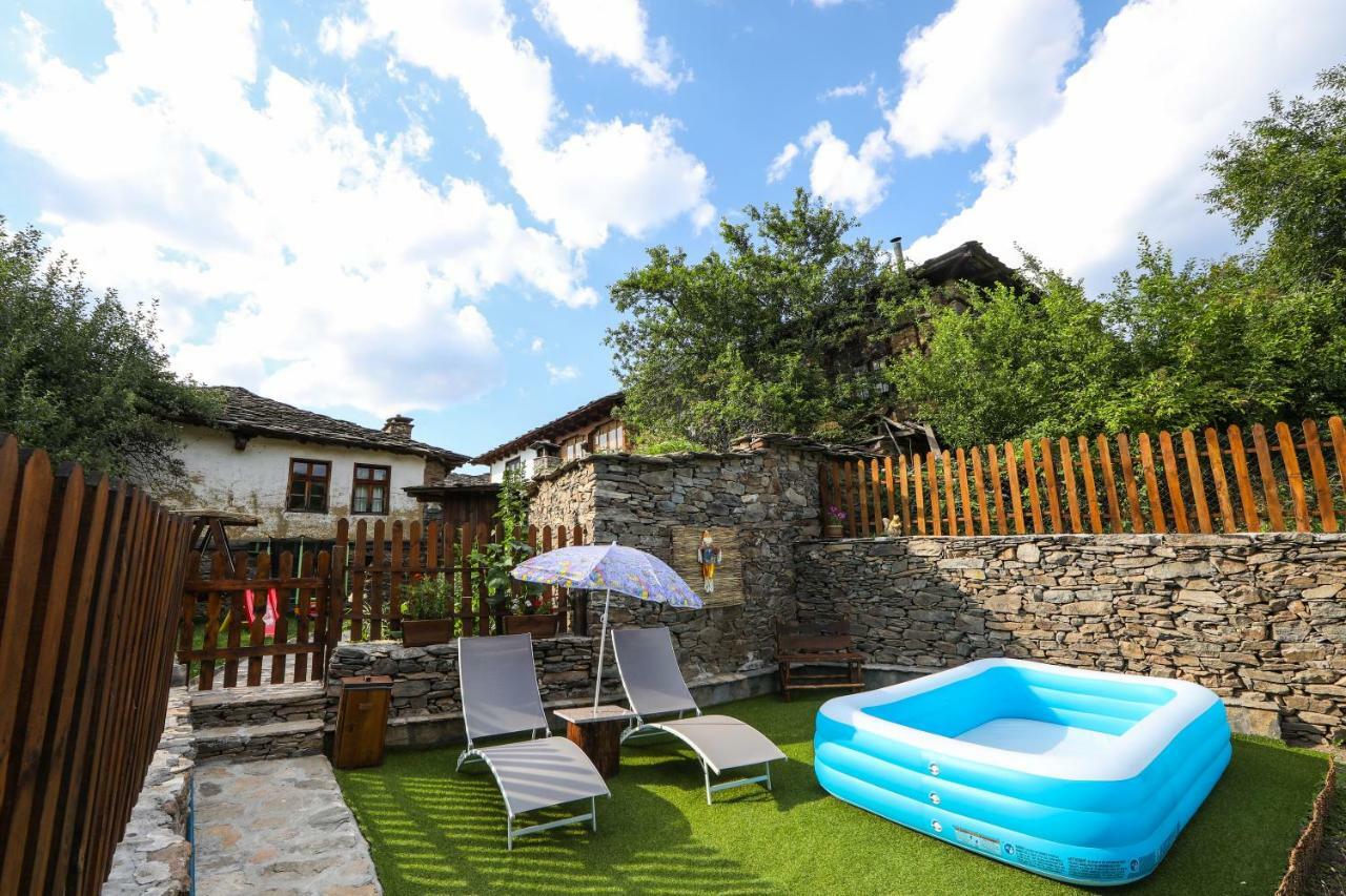 Hotel Тодорината Къща Leshten Exterior foto